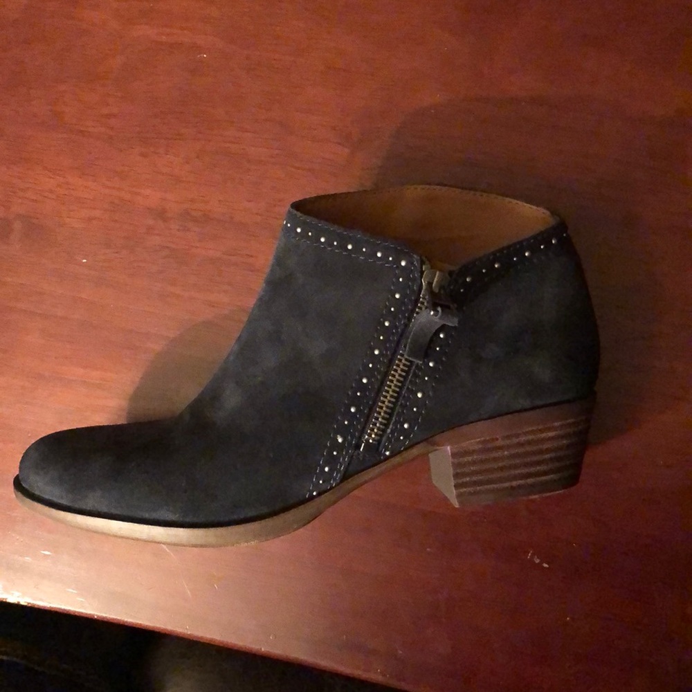 New Lucky brand navy suede booties